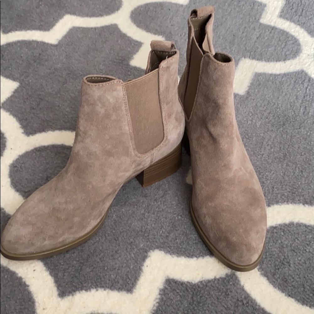 Brand new Chelsea boots size 6